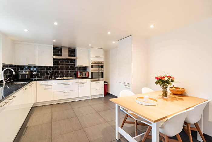 3 Bedroom Maisonette For Sale In Union Street, Montrose, DD10