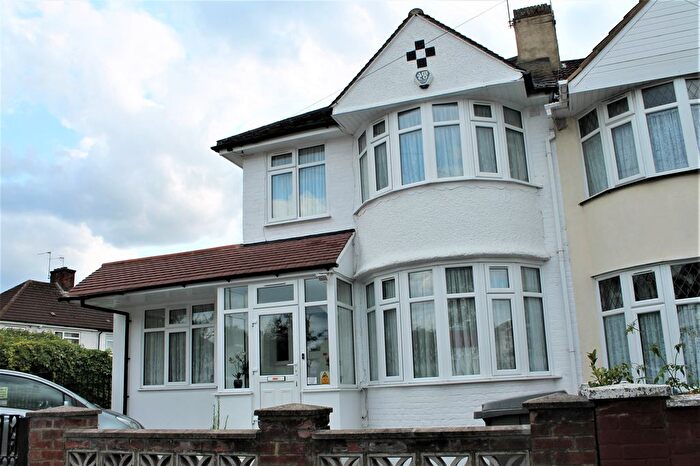 4 Bedroom Semi-Detached House To Rent In Eton Grove, Kingsbury, NW9