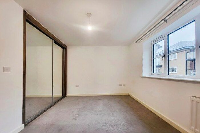 1 Bedroom Flat To Rent In Electric Close, Godalming, GU7