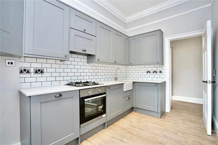 3 Bedroom Flat To Rent In Courtenay Street, SE11
