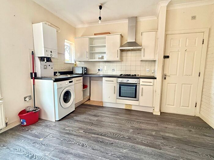 2 Bedroom Flat To Rent In Clarendon Road, Luton, LU2