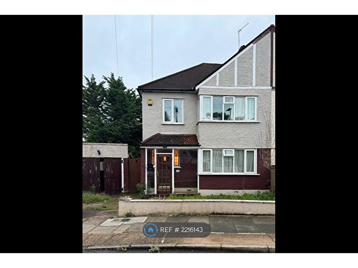 4 Bedroom Semi-Detached House To Rent In Roseacre Road, Welling, DA16