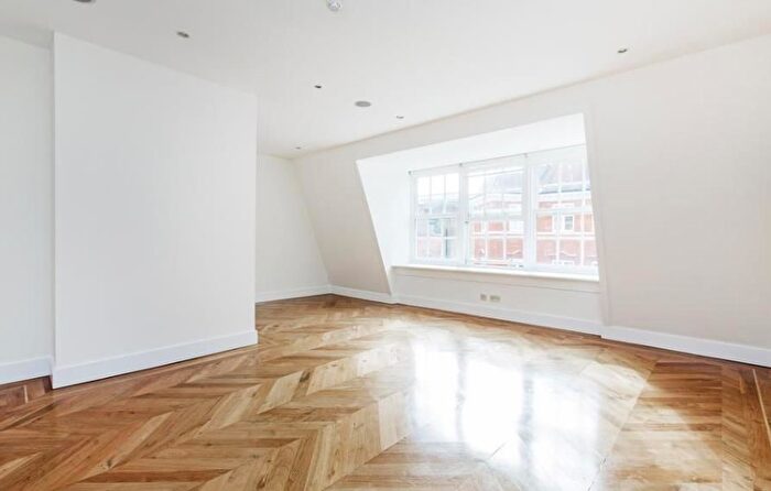 2 Bedroom Flat To Rent In Baker Street, Marylebone, London, NW1