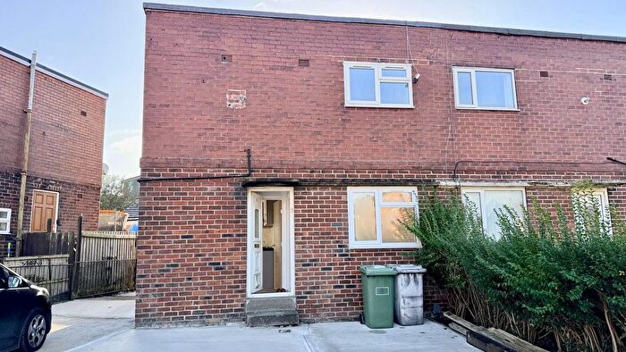 2 Bedroom Property To Rent In Chapel Avenue, Heckmondwike, WF16