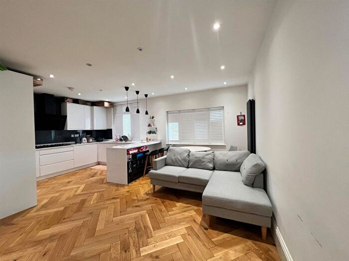 2 Bedroom Flat To Rent In Horn Lane, London, W3