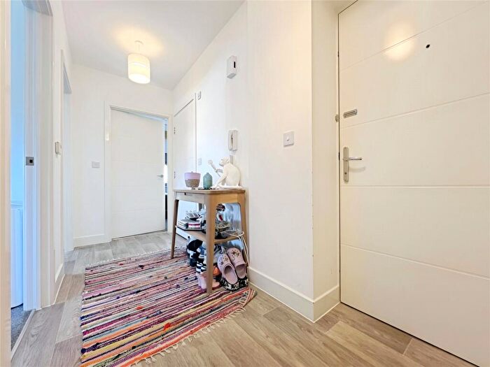 2 Bedroom Apartment For Sale In Trussell Road, Warfield, Bracknell, RG42