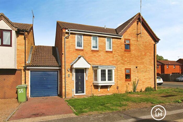 3 Bedroom Semi Detached House For Sale In Merleburgh Drive, Kemsley, Sittingbourne, ME10