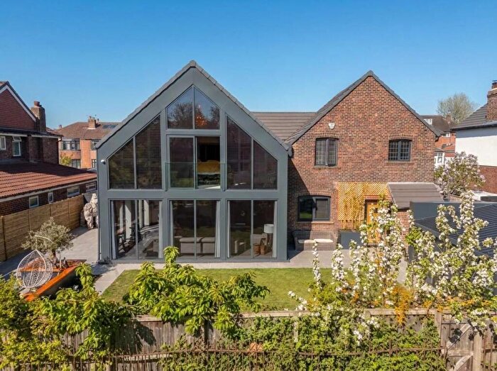 4 Bedroom Detached House For Sale In Impressive Residence On Park Avenue, LS15