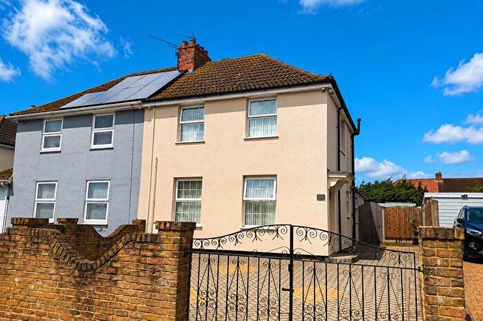 3 Bedroom Semi-Detached House For Sale In Burgess Road, Aylesham, Canterbury, Kent, CT3