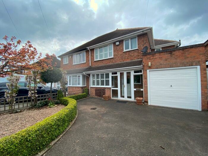 3 Bedroom House To Rent In Whitehouse Common Road, Sutton Coldfield., B75