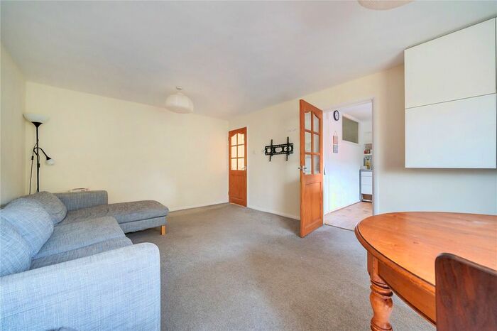 2 Bedroom Flat To Rent In Pellipar Close, Palmers Green, London, N13