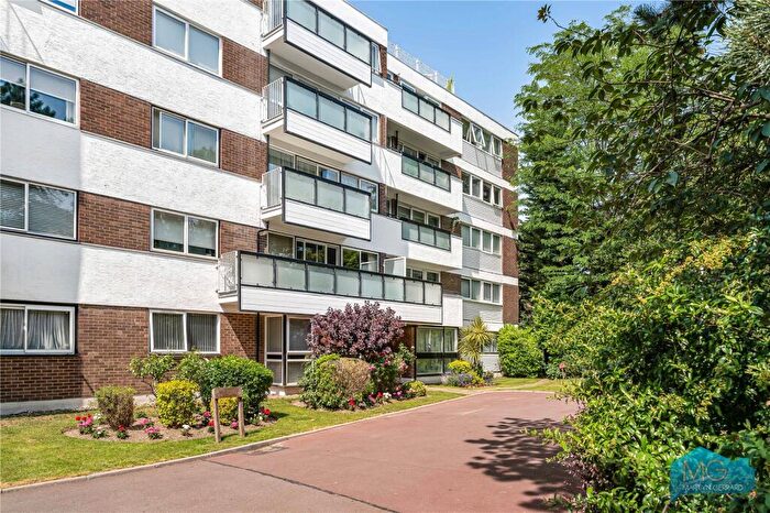 3 Bedroom Apartment For Sale In Barrydene, Oakleigh Road North, Whetstone, London, N20