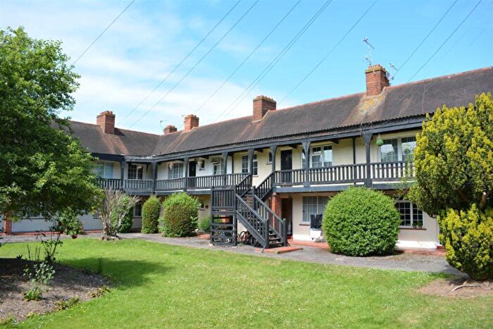 2 Bedroom Flat For Sale In Manor Green Road, Epsom, KT19