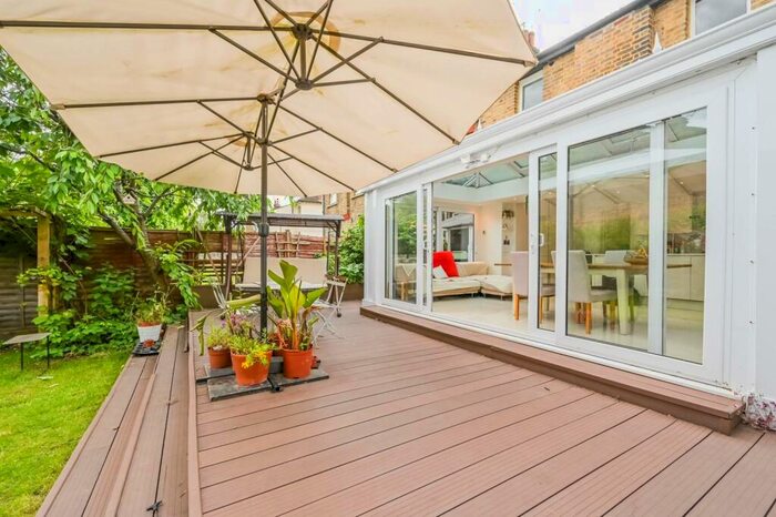 2 Bedroom Flat To Rent In Palmerston Road, , Bowes Park, London, N22