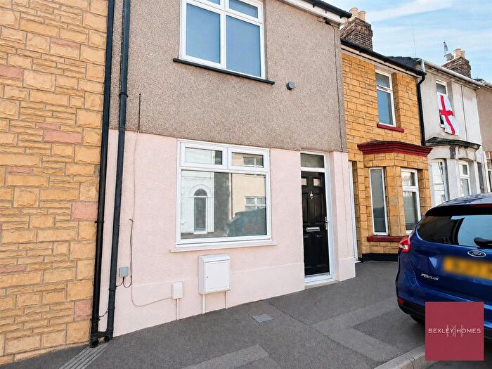 2 Bedroom Terraced House To Rent In Castle Road, Chatham, ME4