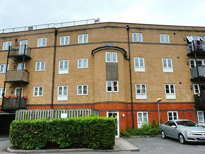 2 Bedroom Flat To Rent In High Street, Aldershot, GU11