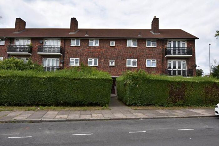 2 Bedroom Flat To Rent In Renfrew Road, Hounslow, TW4