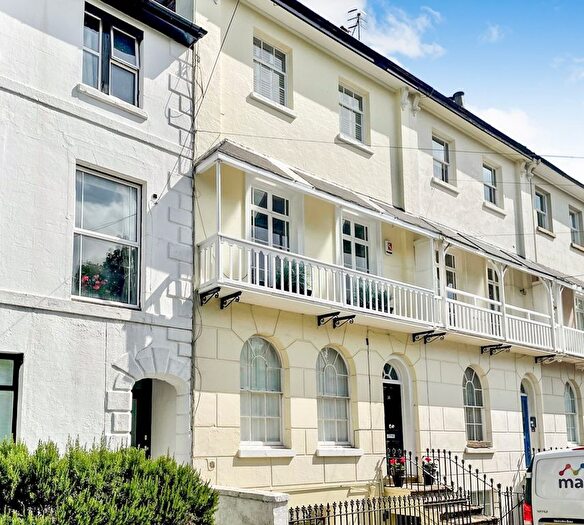 2 Bedroom Flat To Rent In York Road, Tunbridge Wells, Kent, TN1