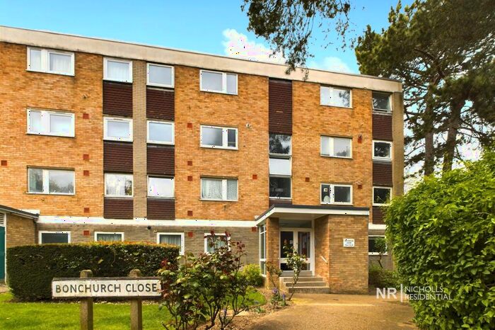 3 Bedroom Flat To Rent In Bonchurch Close, Sutton, Surrey., SM2