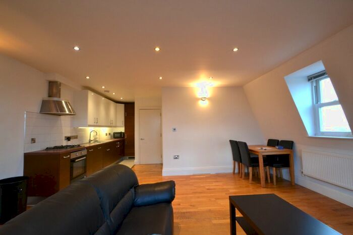 2 Bedroom Flat To Rent In Arthur Road, Wimbledon, SW19