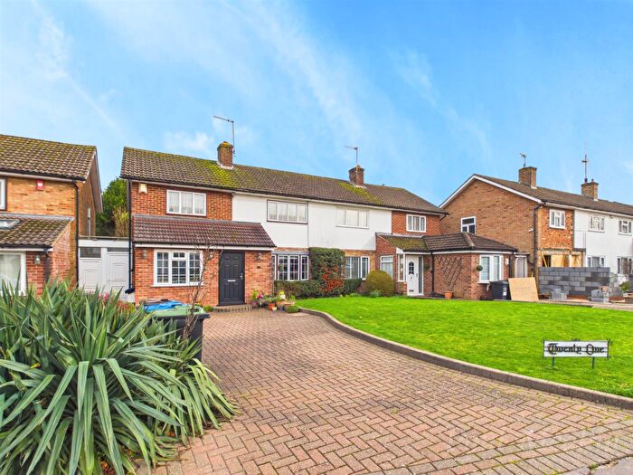 4 Bedroom Semi-Detached House For Sale In Falconwood Road, CR0