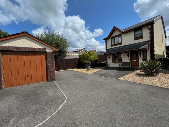 3 Bedroom Detached House For Sale In Min Afon, Rhigos, Aberdare, CF44