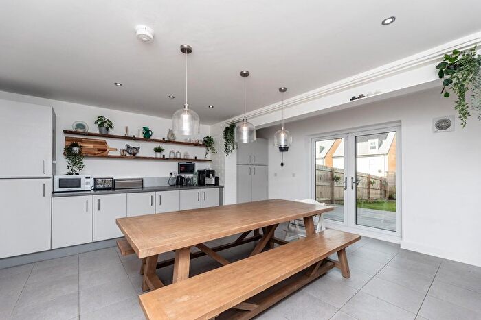 4 Bedroom Semi-detached House For Sale In Haydock Avenue, Castleford, WF10