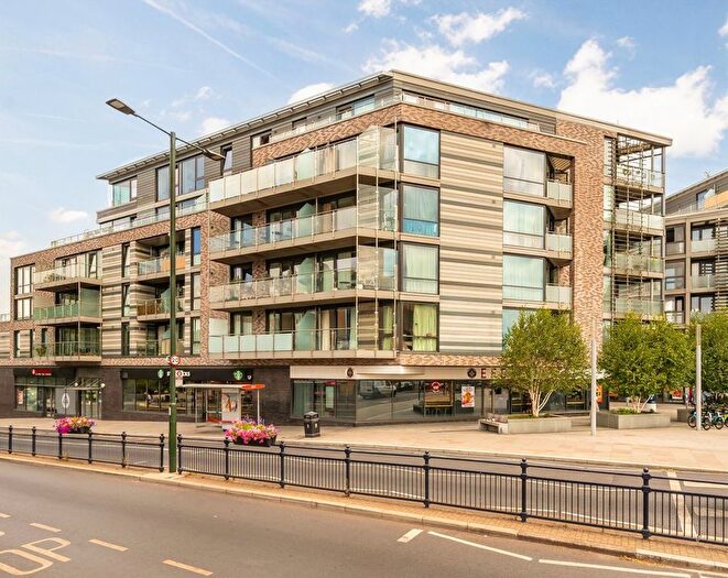 2 Bedroom Flat For Sale In London Road, London Road, TW1
