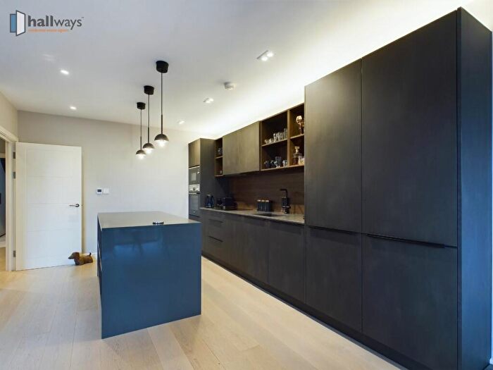 2 Bedroom Apartment For Sale In South Park Hill Road, South Croydon, CR2