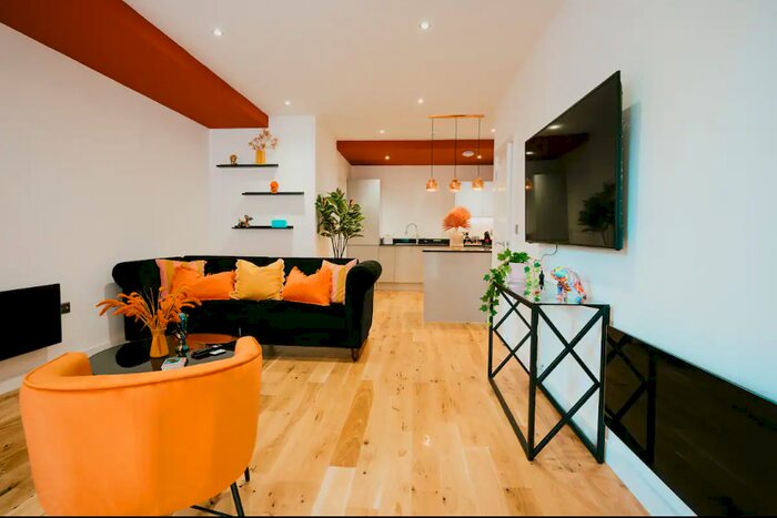 3 Bedroom Flat To Rent In Gransden Avenue, London, E8