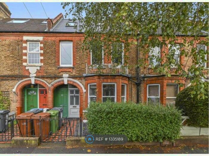 2 Bedroom Maisonette To Rent In Winns Avenue, London, E17