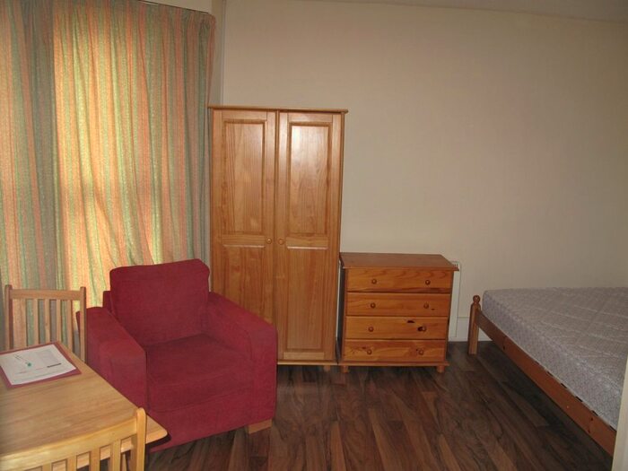 Studio To Rent In Mansfield Road, Ilford, IG1