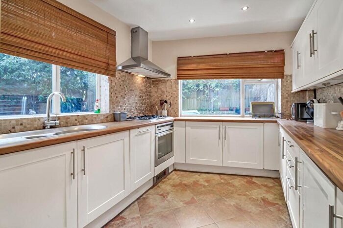 3 Bedroom House To Rent In Latchmere Road, Battersea, London, SW11