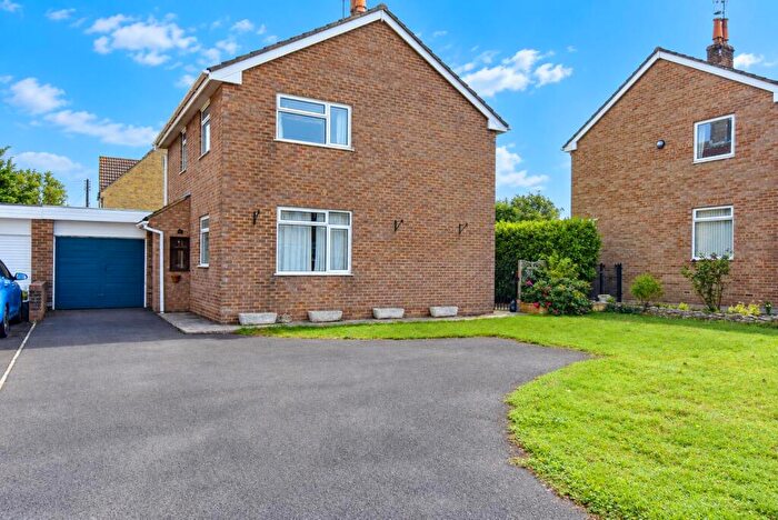 3 Bedroom Detached House For Sale In The Close, Coaley, GL11