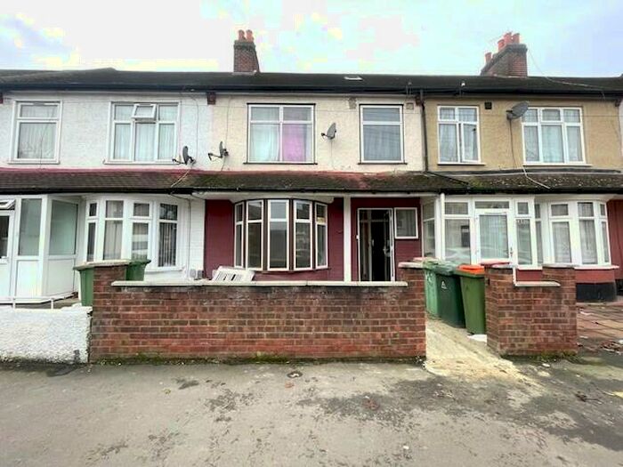 2 Bedroom Flat To Rent In Meanley Road, Manor Park, E12