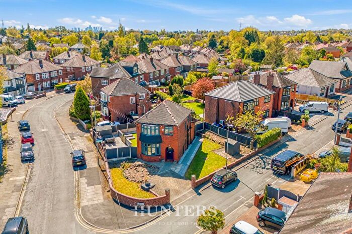 3 Bedroom Detached House For Sale In Ash Walk, Alkrington, Manchester, M24