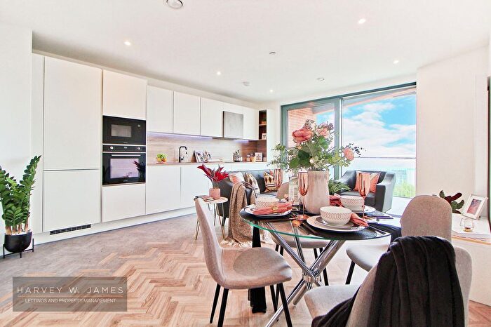 2 Bedroom Flat To Rent In Makers Yard, Skyline Apartments, E3