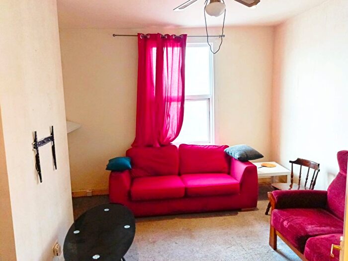 1 Bedroom Flat To Rent In Dock Road, Tilbury, Essex, RM18