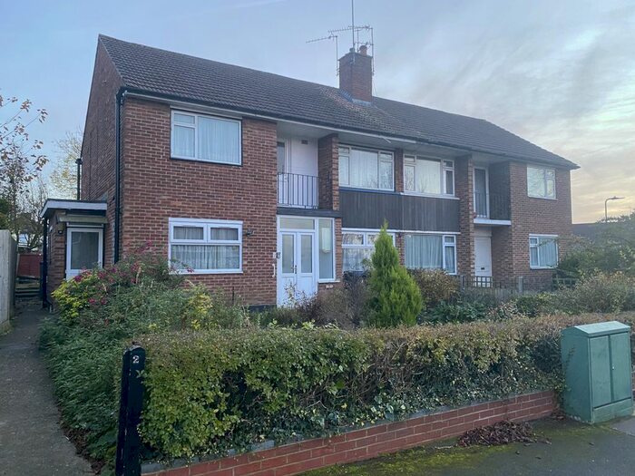 2 Bedroom Maisonette To Rent In Dorchester Close, Northolt UB5