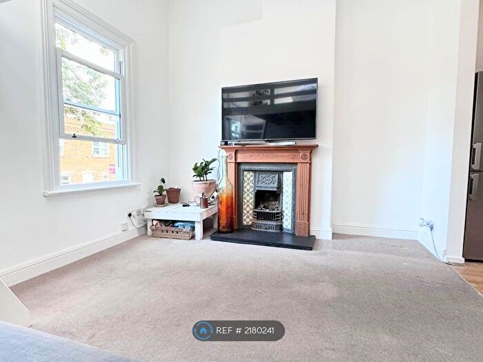 1 Bedroom Flat To Rent In Linom Road, London, SW4
