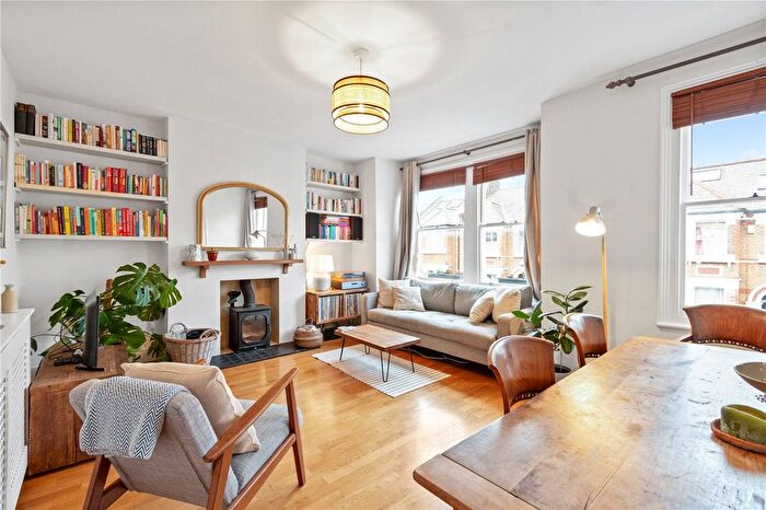 2 Bedroom Flat For Sale In St Aidans Road, East Dulwich, London, SE22