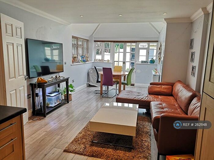 2 Bedroom Flat To Rent In Great Austins House, Farnham, GU9