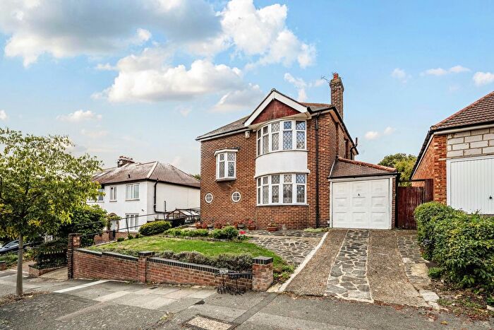 3 Bedroom Detached House For Sale In Rydal Drive, Bexleyheath, Kent, DA7