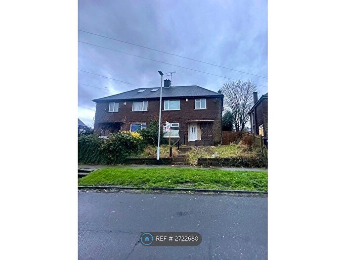 3 Bedroom Semi Detached House To Rent In Roundwood Glen, Bradford, BD10