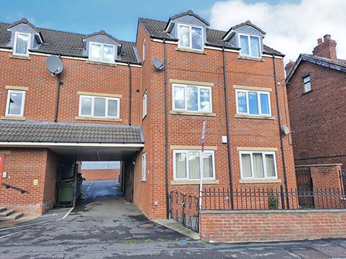 3 Bedroom Flat For Sale In Post Office Road, Featherstone, Pontefract, WF7
