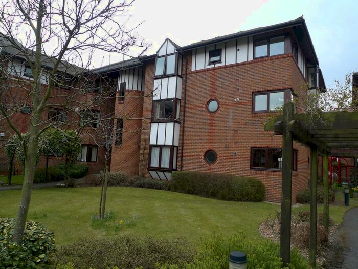 3 Bedroom Flat To Rent In Caversham Wharf, Waterman Place, RG1