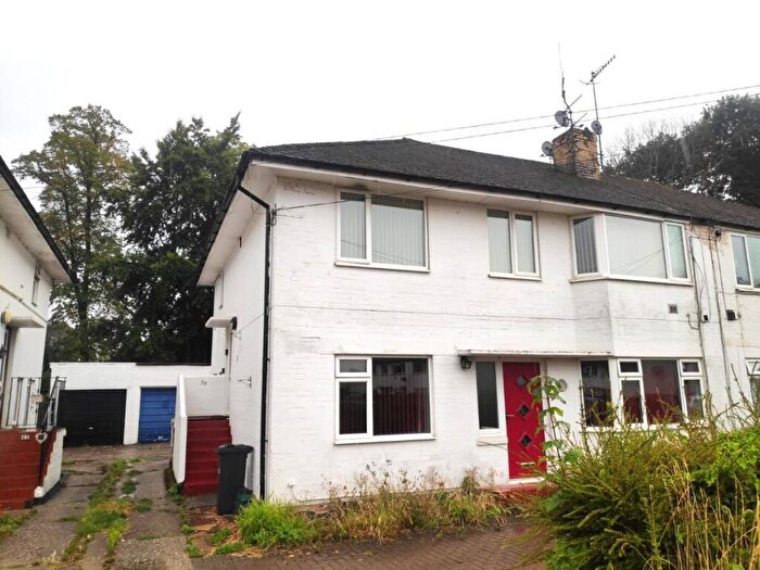 2 Bedroom Maisonette To Rent In Meadowcroft Close, Redhill, RH6