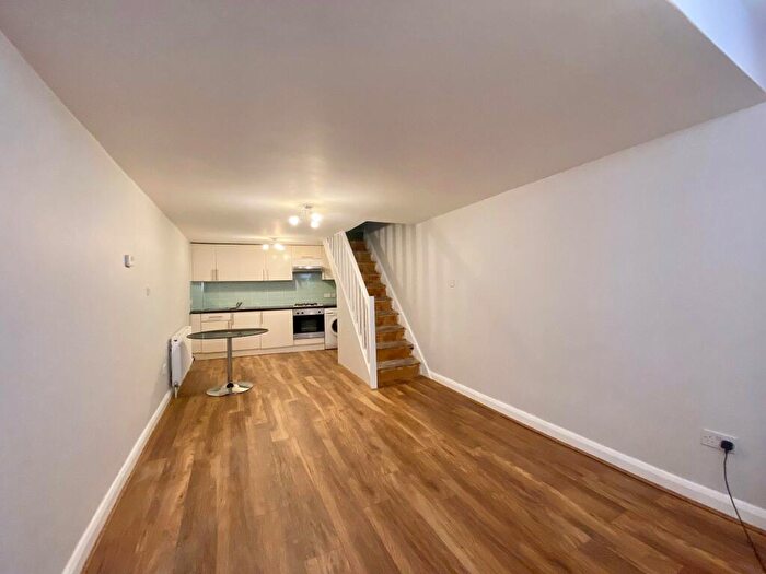 1 Bedroom Flat To Rent In Hardy Passage, Wood Green, N22