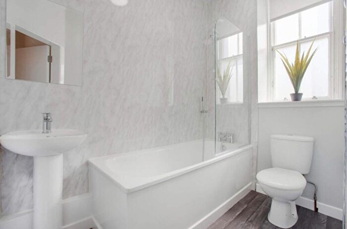 5 Bedroom Flat To Rent In Westhall Gardens, Bruntsfield, Edinburgh, EH10