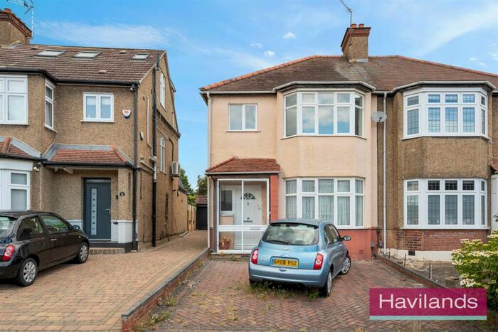 3 Bedroom Semi-Detached House To Rent In Faversham Avenue, Enfield, EN1